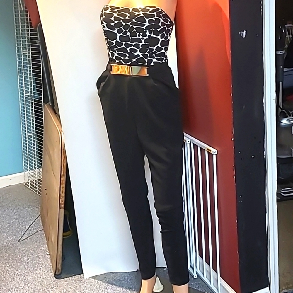 NYC Sleeveless Black & White JumpSuit